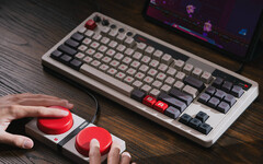 8BitDo produce alcuni dei più convincenti hardware da gioco moderni in stile retrò. (Fonte: 8BitDo)