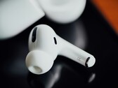 Gli AirPods Pro di nuova generazione Apple avranno due fotocamere.