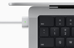 Il MacBook Pro 16 può essere caricato velocemente solo tramite il cavo MagSafe 3 per ora. (Fonte: Apple)