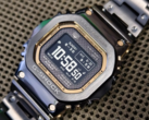 Il Casio G-Shock GMW-BZ5000GD-1 (nella foto) sembra avere anse leggermente più scolpite e bordi lucidi rispetto alle immagini precedenti. (Fonte immagine: L&amp;W su WatchUSeek)