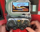 Il portatile di gioco 'Frankenstein' PlayStation 2 slim fai da te, con un'unità disco a vista