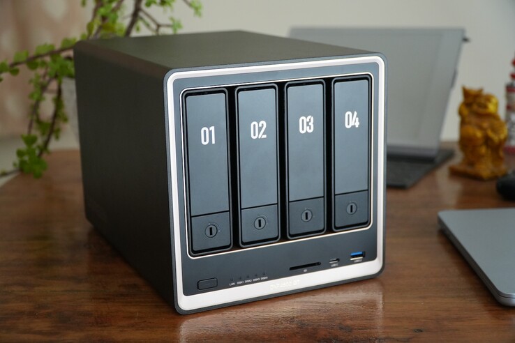 Il NAS Ugreen NASync DXP4800 GT è un NAS a 4 alloggiamenti
