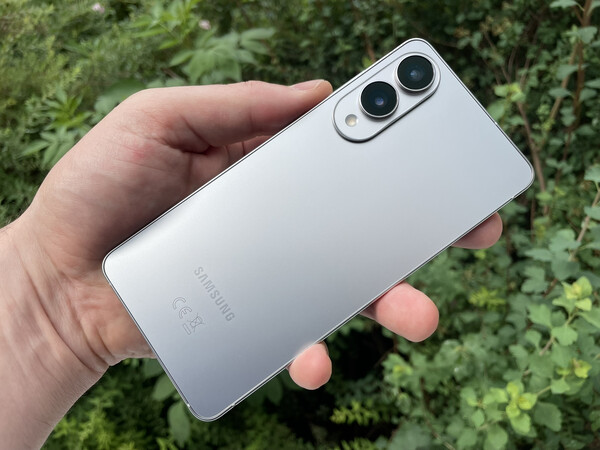 Galaxy S25 Edge è stato uno degli smartphone ultrasottili rilasciati nel 2025.
