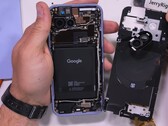 Google Pixel 9a sostituzione della batteria smontaggio