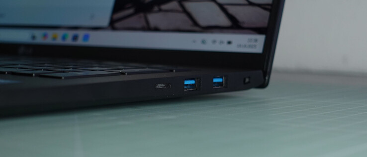 2 x USB-A 3.1, slot di blocco Kensington