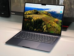 Il paragone di Microsoft con il MacBook Air non è esattamente equo (Fonte: Notebookcheck)