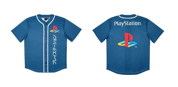 La maglia PlayStation ha la parola PlayStation scritta nel sillabario Katakana. (Fonte: PlayStation)