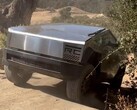 Il Tesla Cybertruck ha dato spettacolo scalando la pendenza di Hollister Hill Stair Step durante una recente uscita di prova in fuoristrada. (Fonte immagine: @stretch_thecj2l su Instagram)