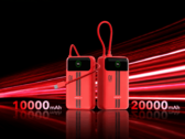 Due power bank Honor Life rossi con display integrati e cavi USB-C collegati