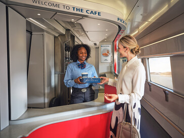 C'è anche una carrozza ristorante. (Fonte: Amtrak)