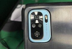 Le foto dal vivo del Redmi K40 rivelano un&#039;affollata configurazione della fotocamera principale. (Fonte immagine: XiaomiAdictos/Jackey_Lu)