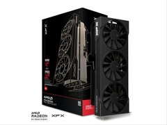 La serie XFX Swift di schede Radeon RX 9070 XT (nella foto) e RX 9070 dispone di raffreddatori a tripla ventola. (Fonte: XFX)