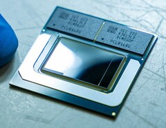 Prototipo di chip Meteor Lake con RAM integrata. (Fonte immagine: Intel)