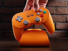 La nuova versione di 8BitDo Pro 3 presenta una finitura particolarmente accattivante. (Fonte: 8BitDo)