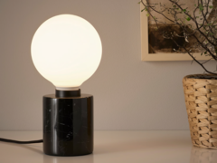 Le lampadine a globo IKEA Kajplats si uniranno ai modelli più vecchi, come la lampadina LED Tradfri (nella foto). (Fonte: IKEA)
