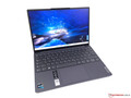 Recensione del portatile Lenovo Yoga Slim 7i Carbon 13 - potente ultraportatile sotto il peso di 1 kg