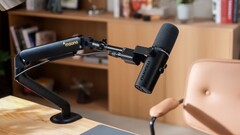 Il Maono PD500W può essere utilizzato come microfono con cavo o wireless per lo streaming in diretta da un computer portatile o da uno smartphone.