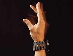 Nuovo braccialetto sEMG-RD di Meta. Controllo completo con un gesto della mano - il futuro degli indossabili? (Fonte immagine: Meta, a cura)