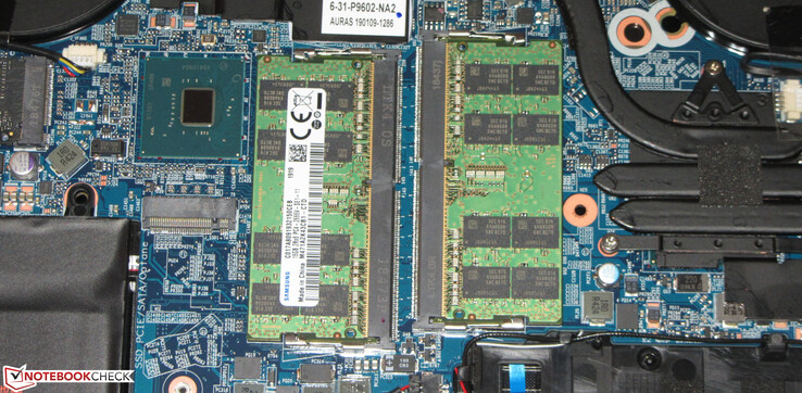 Due moduli di memoria di lavoro sono integrati, in modo che l'archiviazione funzioni in modalità dual-channel.