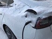 I proprietari di Tesla possono ora riscaldare solo la porta di ricarica dopo l'ultimo aggiornamento (Fonte immagine: teslamotors su Reddit)