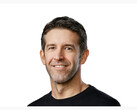 Una fotografia di John Ternus, vicepresidente senior dell'ingegneria hardware di Apple. (Fonte immagine: Apple)