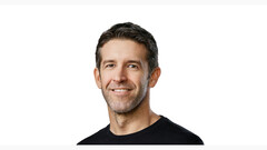 Una fotografia di John Ternus, vicepresidente senior dell'ingegneria hardware di Apple. (Fonte immagine: Apple) 