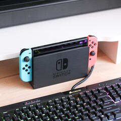 Il Nintendo Switch è ora più economico di 50€/£ rispetto al modello Switch OLED. (Fonte: Andrew M)