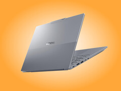 Il ThinkBook 14 Gen Q8Y nella sua finitura Luna Grey.