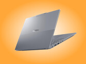 Il ThinkBook 14 Gen Q8Y nella sua finitura Luna Grey.