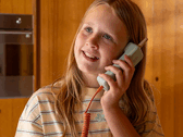 Il telefono wireless per bambini Waffle Home consente di ricevere chiamate solo dai contatti sicuri designati.