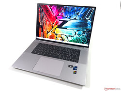 In recensione: HP ZBook Studio 16 G9. Dispositivo campione fornito da HP Germania.