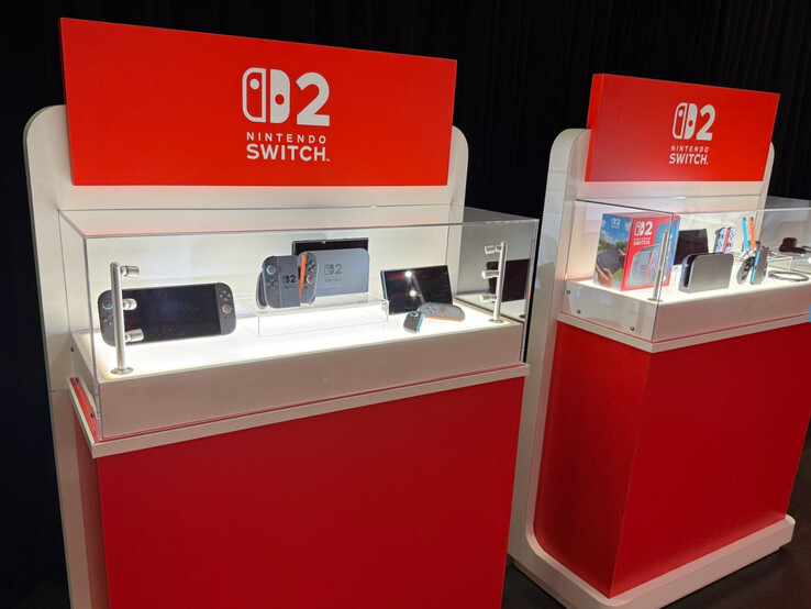 Nintendo Switch 2 in esposizione presso un rivenditore (Fonte immagine: account Nintendeal X)