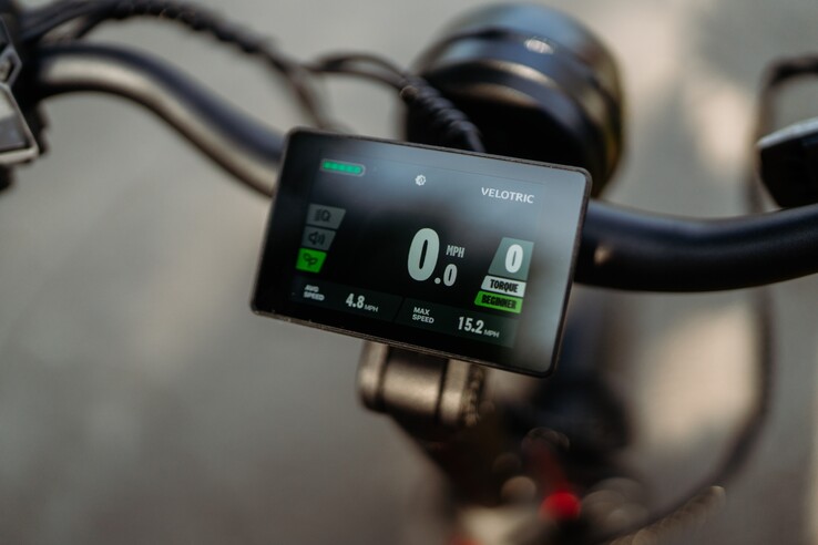 L'e-trike Velotric Triker ha un display LCD centrale da 3,5 pollici a colori (fonte: Velotric)
