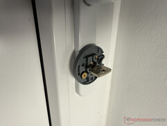 Fissare la piastra di montaggio