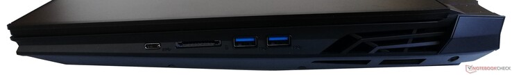 A destra: 1x USB 3.1 Gen1 Type-C, UHS-II SD card reader, 2x USB 3.1 Gen1 Type-A
