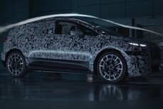 Dopo gli schizzi iniziali, la nuova Audi A2 e-tron ha ora rotto la copertura con un involucro mimetico durante i test drive su ghiaccio e neve nel nord della Svezia e nella galleria del vento.