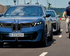 BMW Neue Klasse: protezione attiva per i ciclisti. La chiusura elettronica delle portiere impedisce ai passeggeri di aprire la portiera quando si avvicina un ciclista.