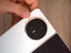 Alcuni YouTubers stanno già testando il Honor Magic V5. Sono inclusi anche i confronti con il Magic V3 e l&#039;Oppo Find N5. (Fonte: Tech Tablets)