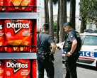 Uno studente di 17 anni è stato arrestato dopo che un sistema di sicurezza AI ha erroneamente identificato la sua borsa di patatine come un'arma. (Fonte immagine: Andre Moura/Pexels, Darya Sannikova/Pexels)