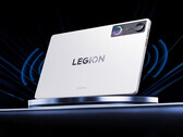 Lenovo annuncia due funzioni AI per il modello Legion Y700 Gen 5. Nella foto: il tablet da gioco in bianco.