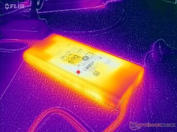 L'adattatore CA raggiunge oltre 45 C durante il gioco