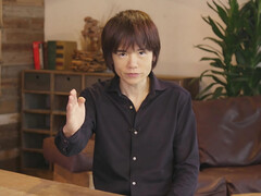 Il creatore di giochi Nintendo Masahiro Sakurai seduto al tavolo (Fonte: The Guardian)