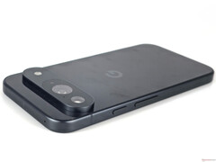 Il Pixel 10 sarà offerto in quattro colori (nella foto: Google Pixel 9 Obsidian; fonte immagine: Notebookcheck)