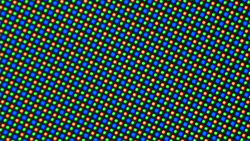 Il pannello OLED utilizza una matrice di sub pixel RGGB con un diodo rosso, uno blu e due verdi.
