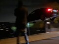 Un video corrispondente su YouTube mostra una Tesla Model S che vola in aria prima di schiantarsi contro diverse auto parcheggiate (Immagine: Alex Choi, YouTube)