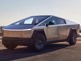 Un Cybertruck Tesla. Tesla offre ai proprietari un anno gratuito di Full Scale Driving (FSD) (Fonte: Greg Pajo Car and Driver)
