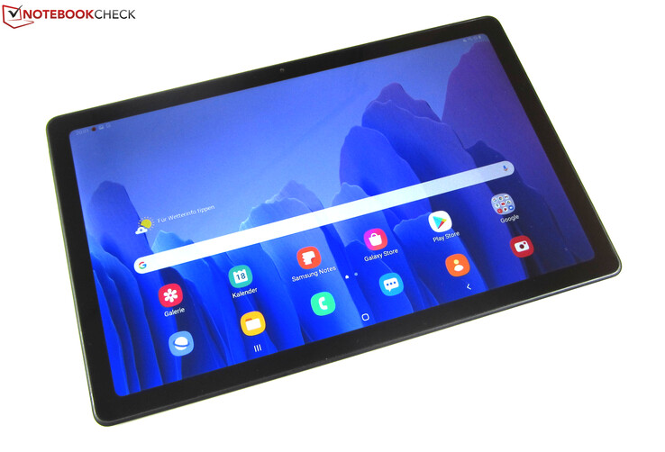 Con un peso di 477 grammi (~1 lb), il Samsung Galaxy Tab A7 LTE è relativamente leggero per essere un tablet da 10.4", e con lo spessore sottile da 7 mm (~0,3 pollici), è comodo da tenere in mano.
