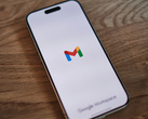 Un iPhone con il logo Gmail sullo schermo.