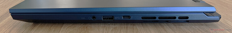 A destra: jack audio da 3,5 mm, USB-A 3.2 Gen.2 (10 GBit/s), USB-C 4.0 con Thunderbolt 4 (40 GBit/s, modalità DisplayPort ALT, Power Delivery)