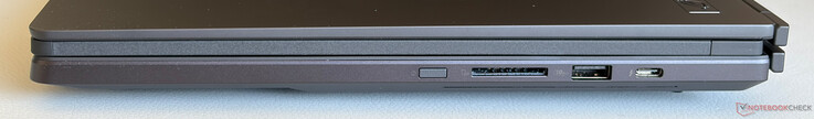 Lato destro: Pulsante di accensione, lettore di schede SD, USB-A 3.2 Gen.2 (10 Gbps), USB-C 4.0 con Thunderbolt 4 (40 Gbps, DisplayPort, Power Delivery)